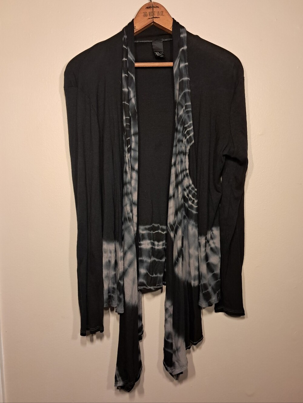 R 23 F&L Tie-Dye Trim Open Front Women's Sweater - Black